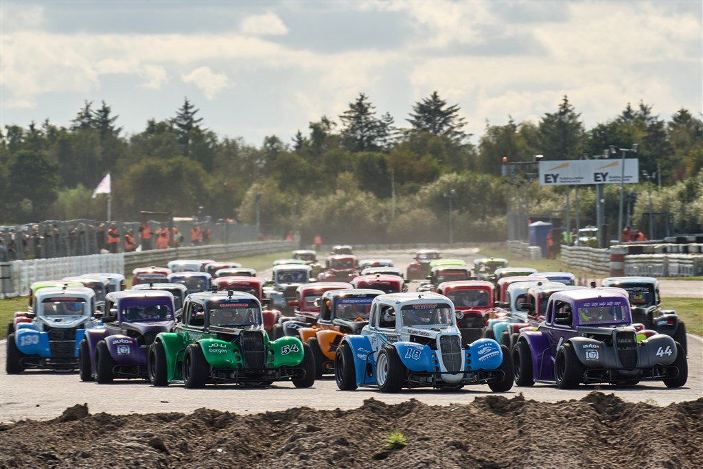 Sidste år var M Racing med helt fremme med Joachim Lee Holmstoel (18) og Mirza Ahmetagic (133), og det satser man også på at være i årets Daarbak redoffice Legend Car Cup.
(Foto: Stumpphoto)